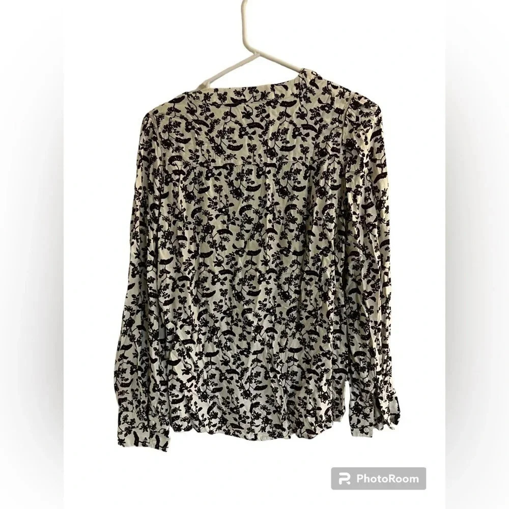 Hinge long sleeve blouse cream with purple  floral design - Picture 2 of 5